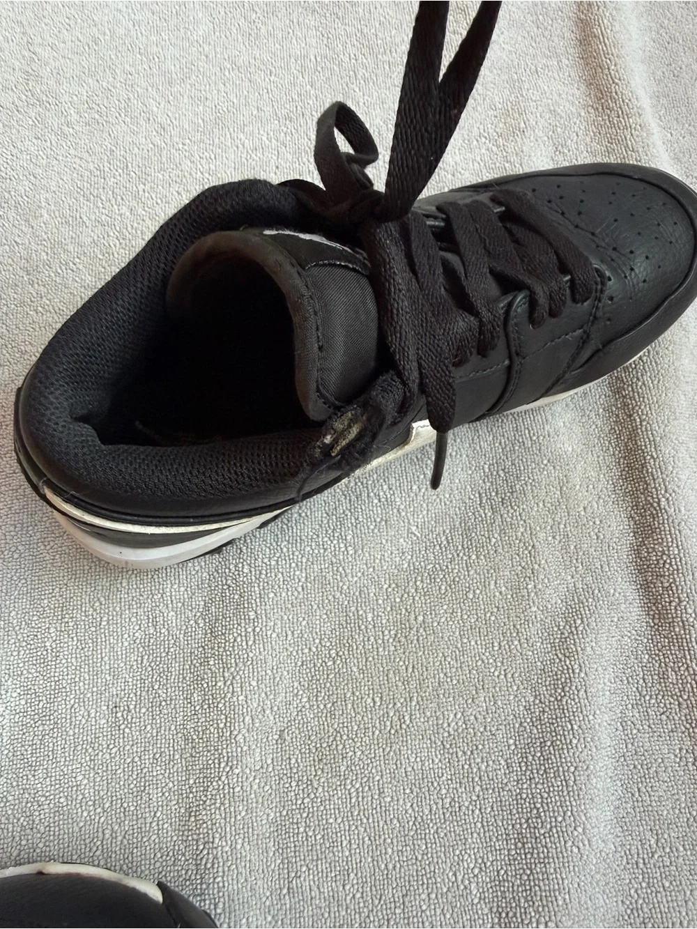 Nike Kids Black and White Baseball Cleats with Swoosh